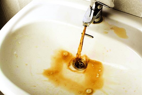 Nước giếng khoan bị nhiễm sắt