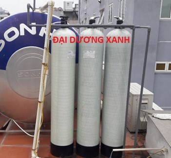 lọc bằng thiết bị lọc nước giếng khoan gia đình