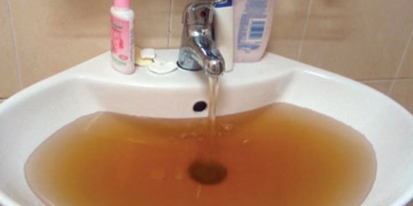 Nước giếng khoan có mùi hôi và bẩn