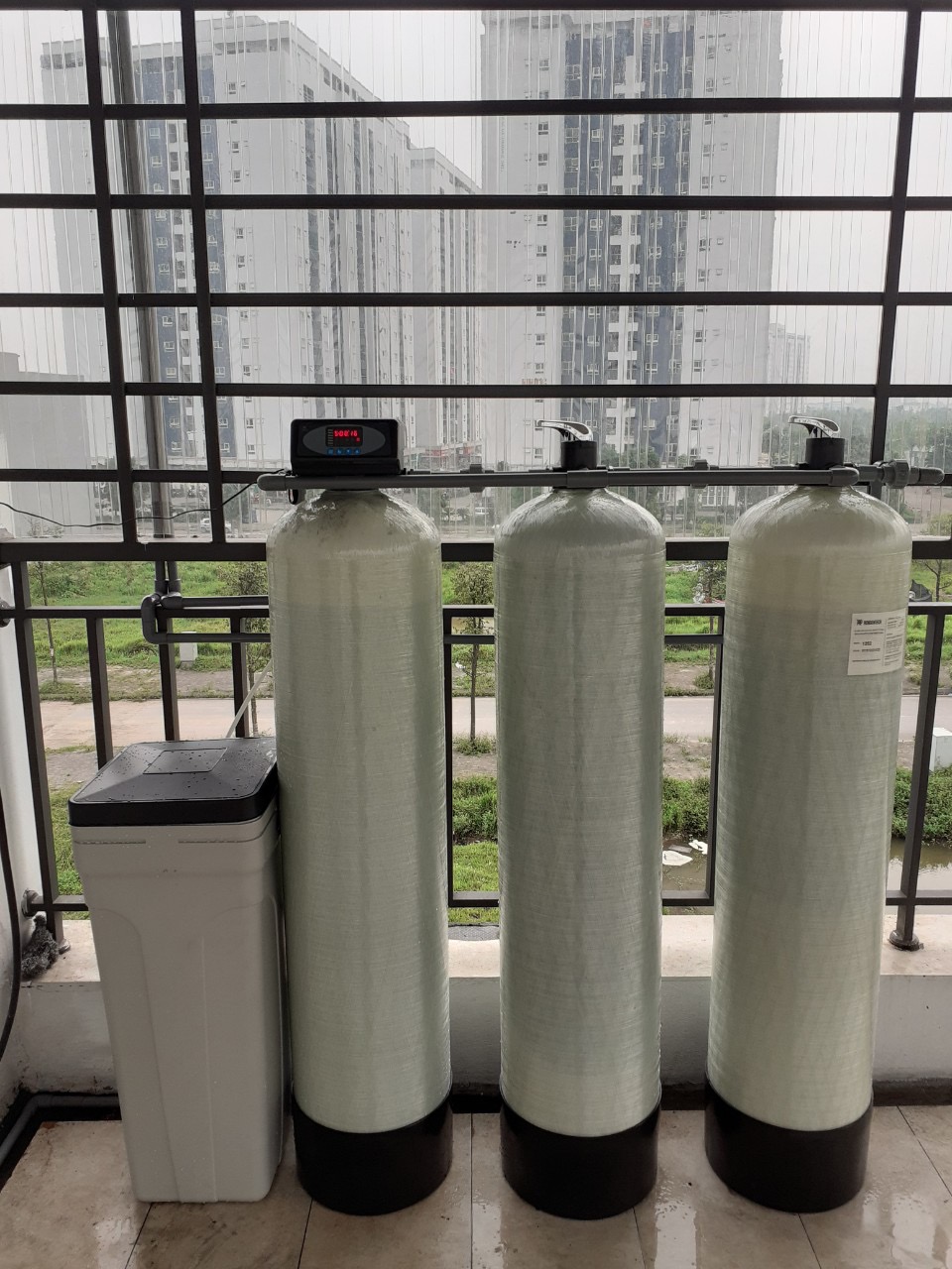 Hệ thống cột lọc tổng đầu nguồn lap dat tai nha khach hang Ha Dong