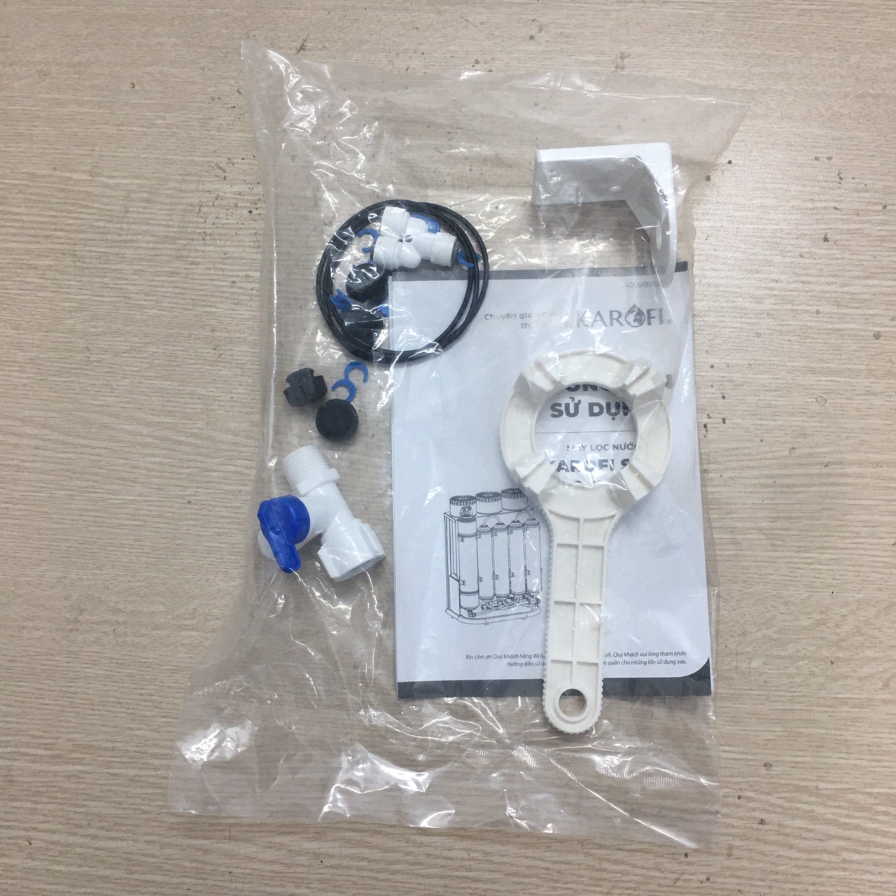 Túi phụ kiện chuyên dụng, gồm có gông tháo lõi, các loại zoăng, cút nối