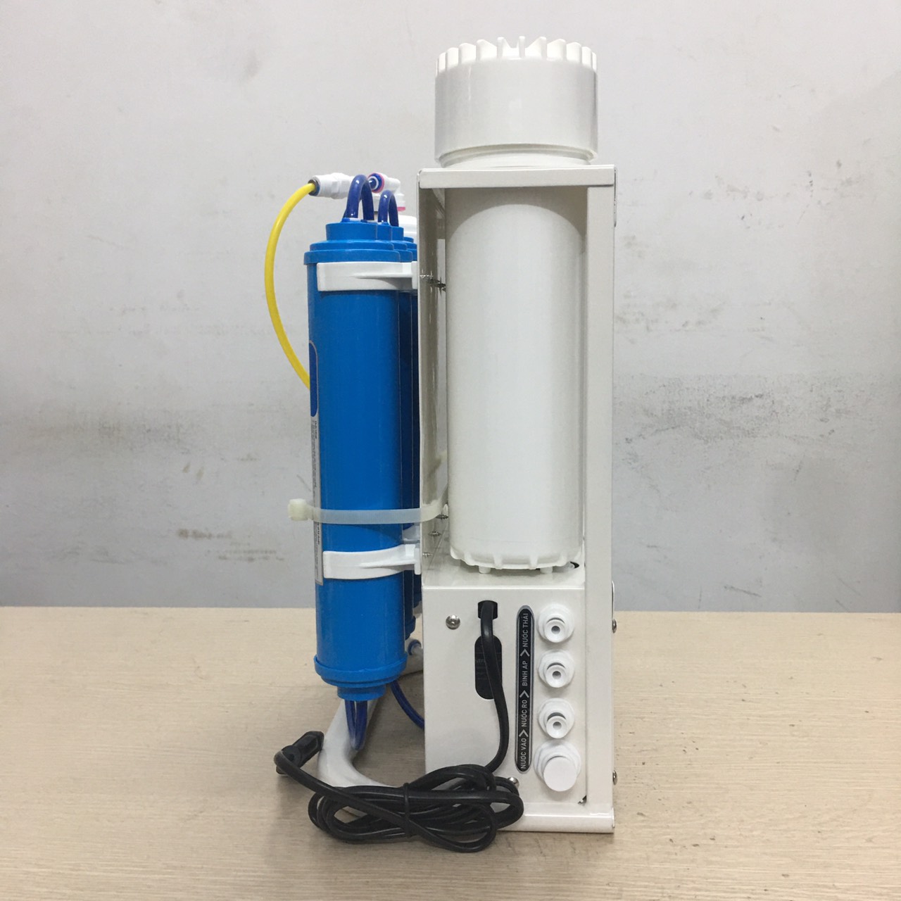 Thân máy nhìn bên hông