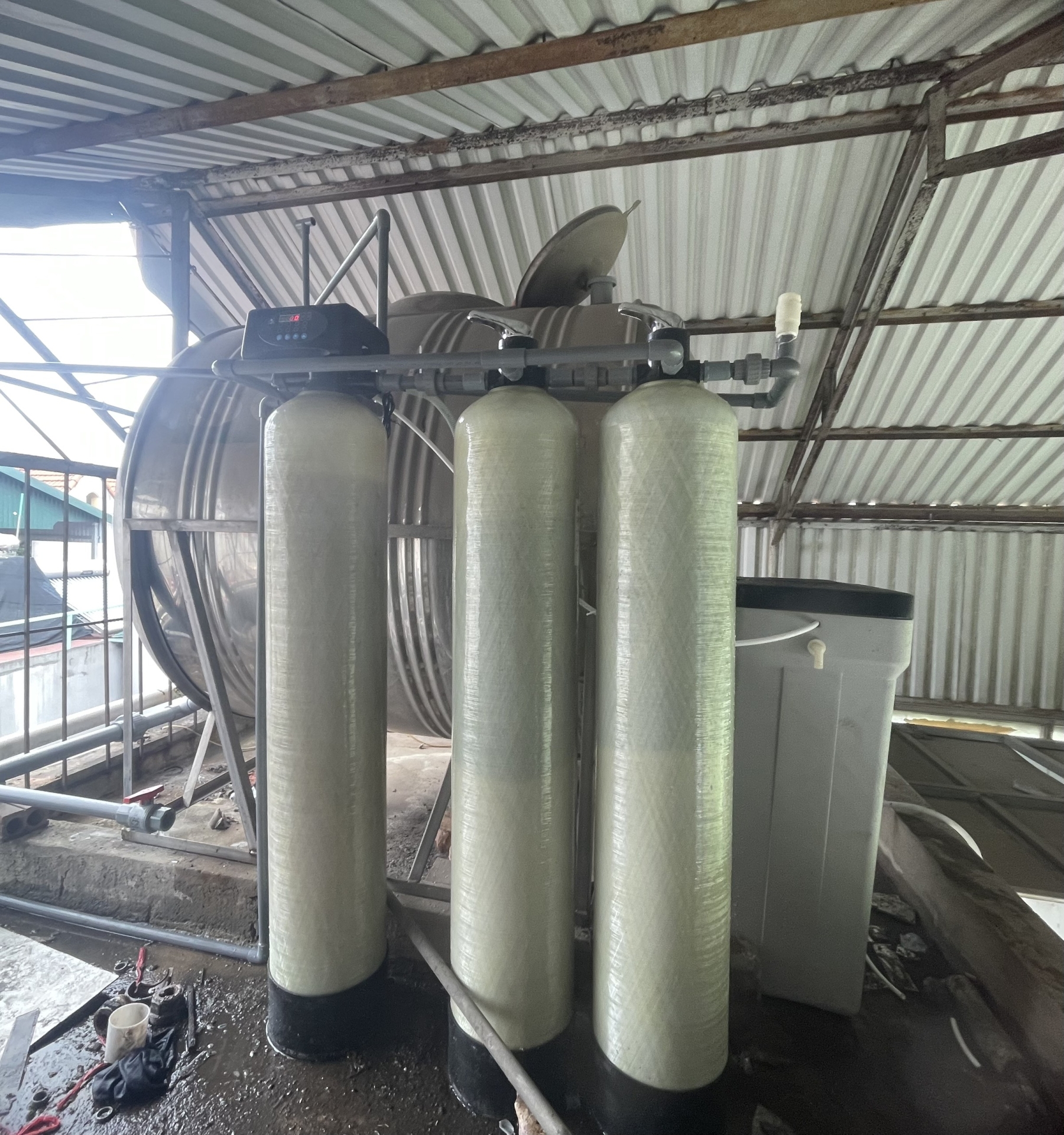 Thiết bị làm mềm nước CTT 200 Auto kết hợp với các cột lọc tổng