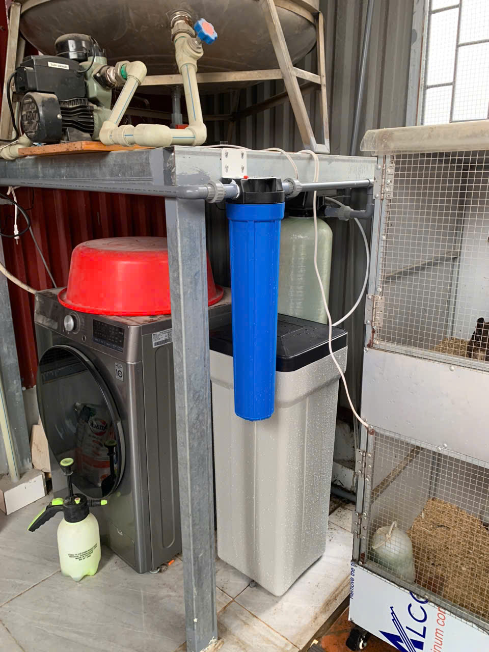 Thiết bị làm mềm nước so sánh với 1 chiếc máy giặt