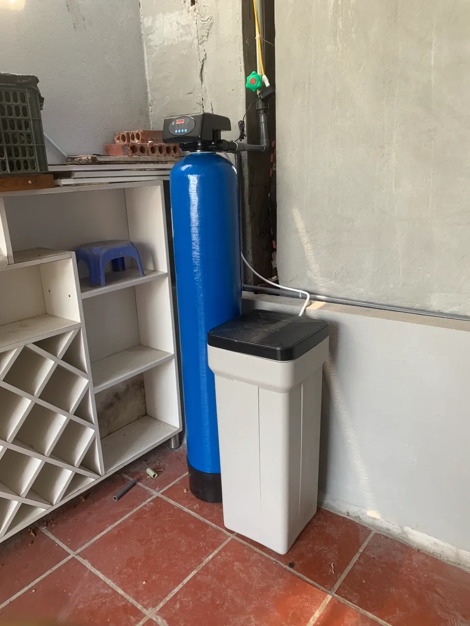 Cột lọc làm mềm nước sử dụng van tự động hoàn nguyên