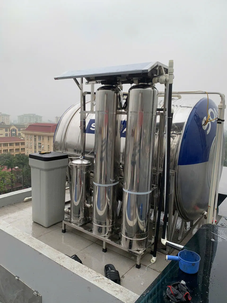 xử lý nước sinh hoạt đầu nguồn 2 cột lọc inox có mái che