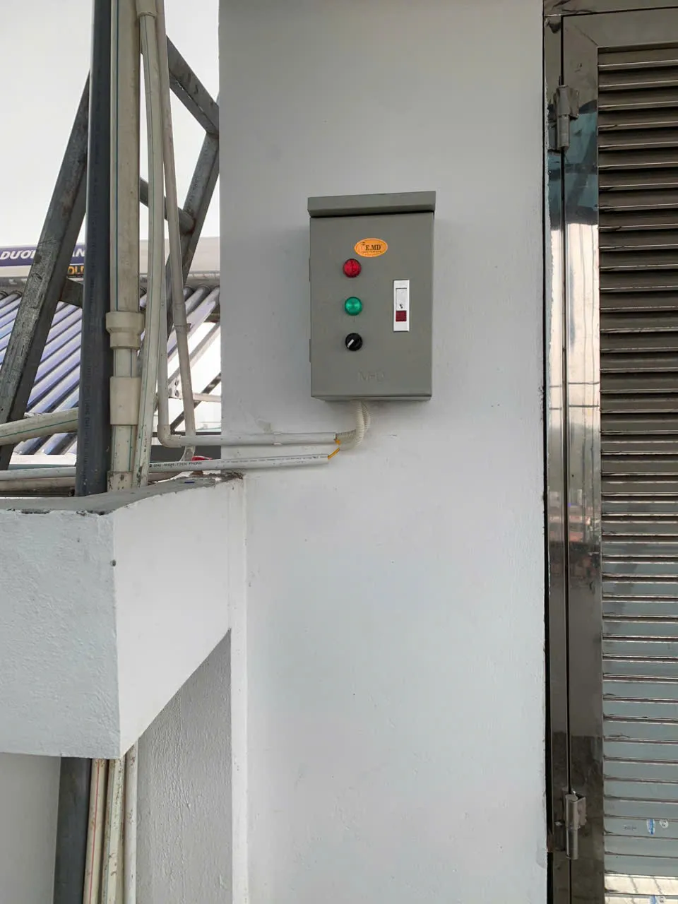 Tủ điện nhỏ thường được lắp đặt cùng van tự động để vận hành
