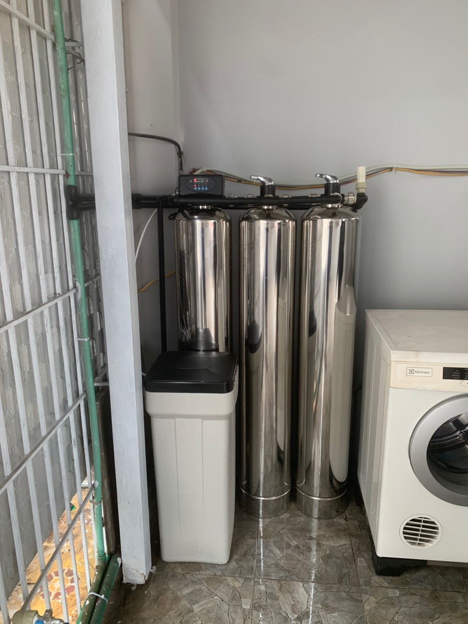 Than hoạt tính kết hợp với các vật liệu khác trong cột lọc tổng đầu nguồn