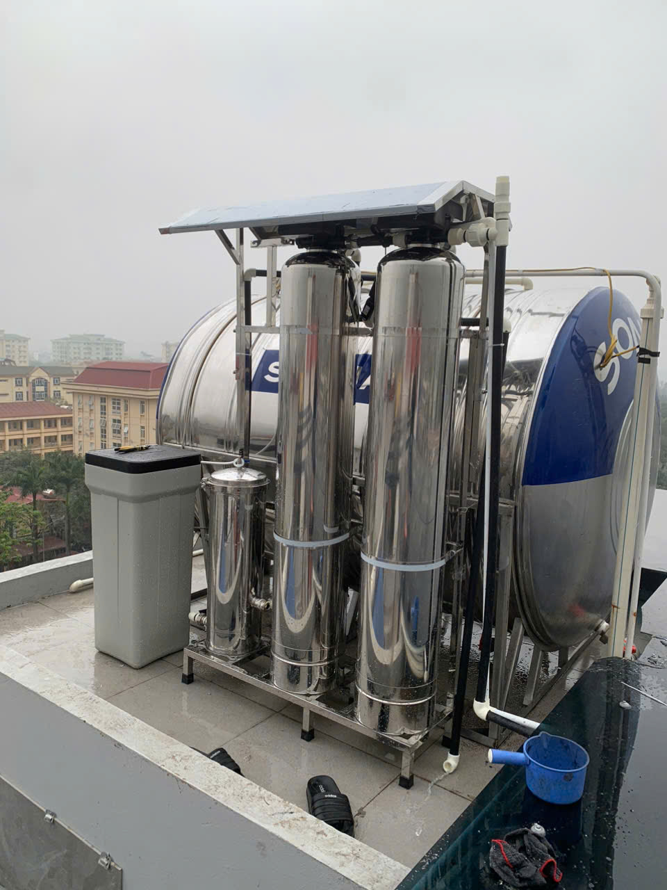 Than hoạt tính ở trong các cột lọc tổng sinh hoạt gia đình